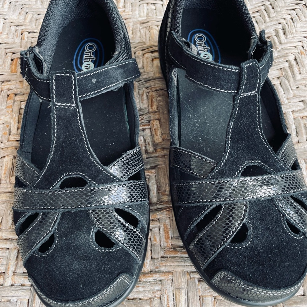 ORTHOFEET womens Sandals with Crisscross Straps  size  7 EE WIDE